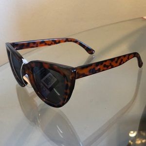 Unlisted Accessories - Tortoise shell cat Eye Brown shades Unlisted Accessories - Tortoise shell cat Eye Brown shades